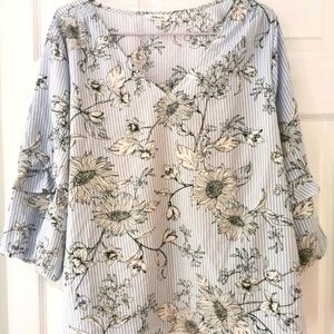 Floral top with ruffled crop sleeves